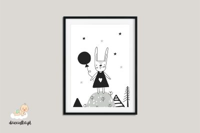 królik z balonem na szczycie wzgórza – plakat dla dzieci