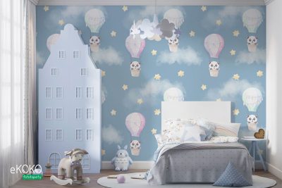 pandy w balonach wśród chmur i gwiazd na niebieskim tle - fototapeta dla dzieci